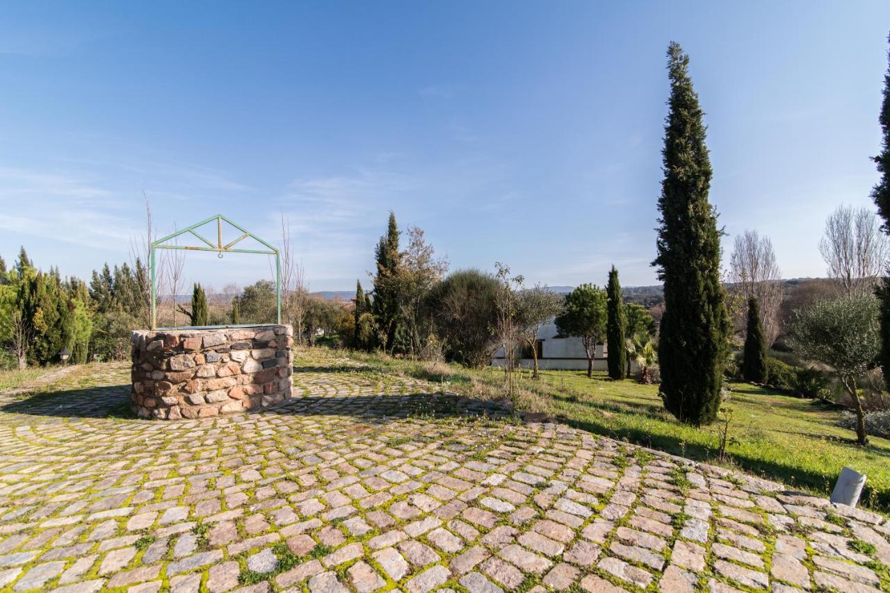 El Pueblo De Leo Hotel Badajoz Exterior photo